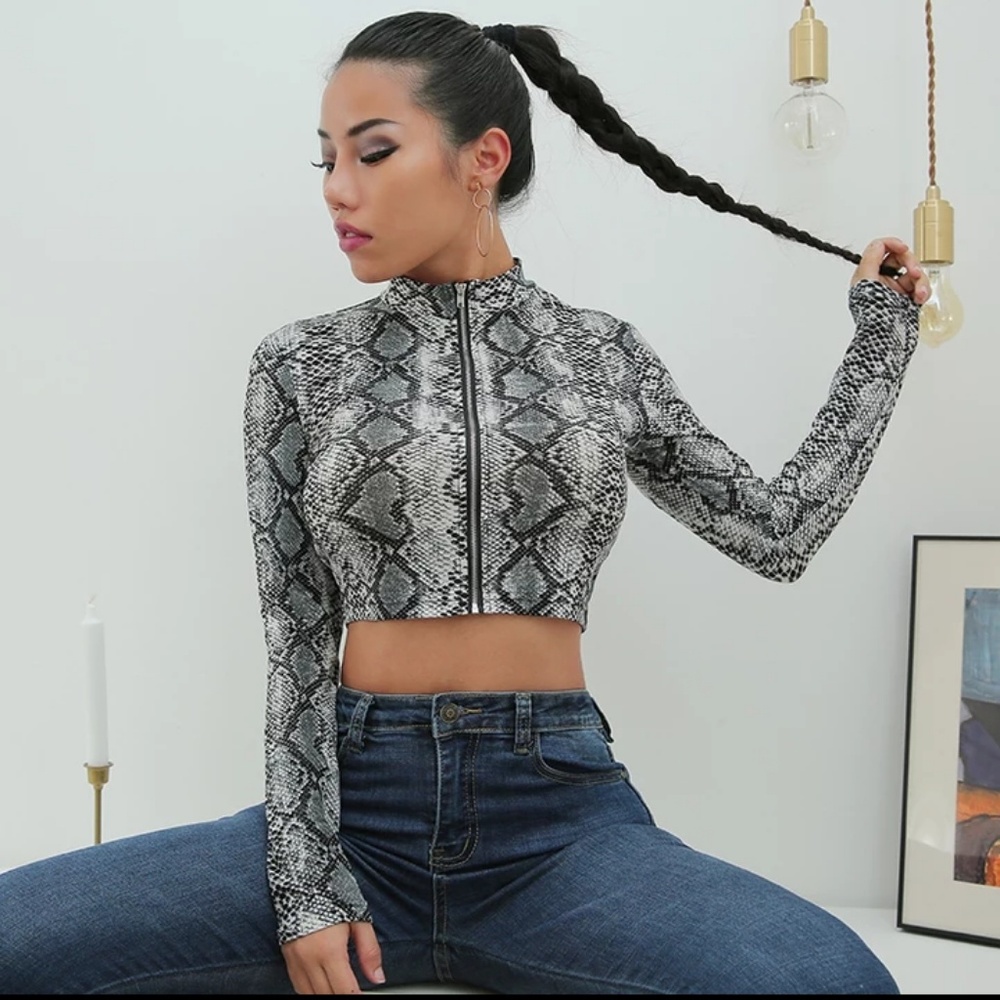 Crop top - Picture 3 of 5